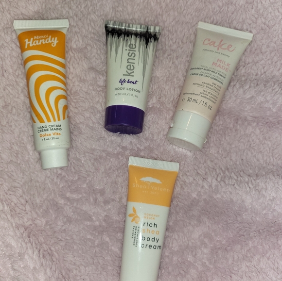 Set of 4 Lotions travel size cake merci,kensie and shea Yeleen - Picture 6 of 6